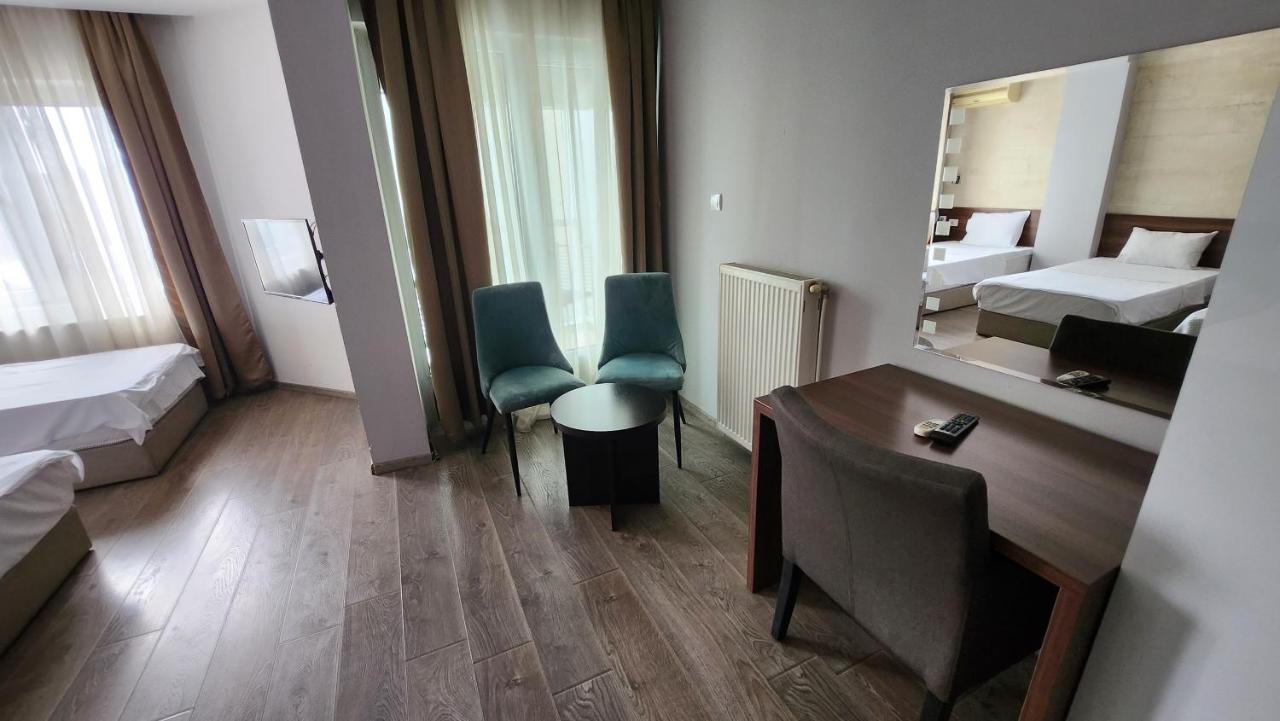 Hotel Rile Men Blue Nis Exterior photo